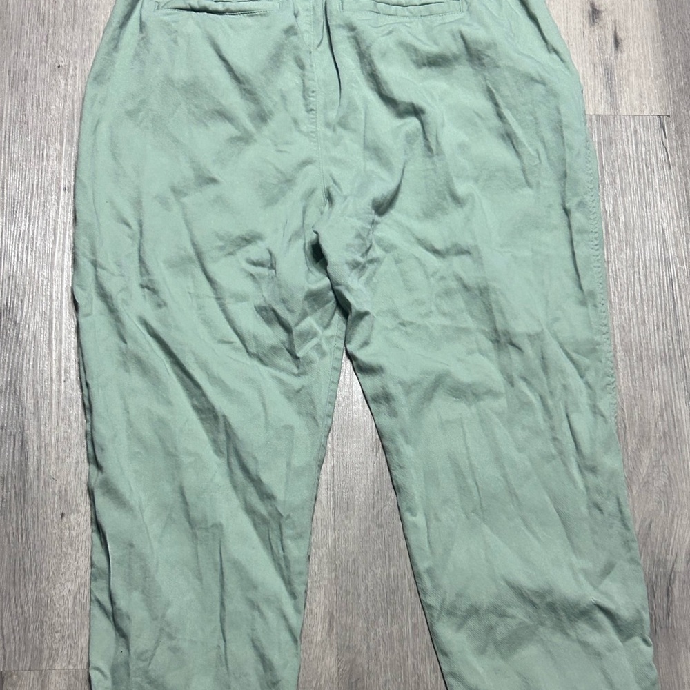 GAP Women’s Sage Green easy pants - Picture 6 of 6